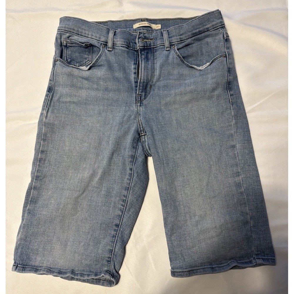 Levi's Bermuda Shorts Womens 27 Light Wash Blue Denim Mid Rise Slim Fit 29969